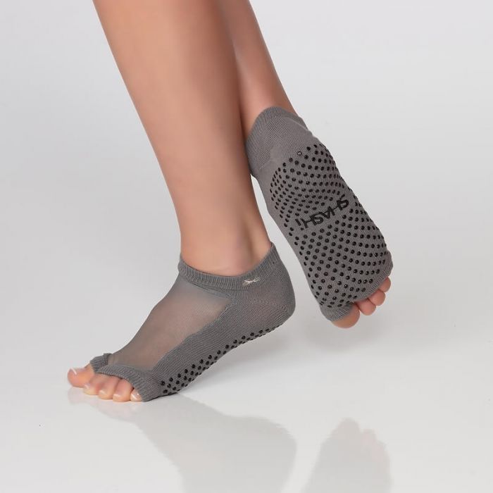 SHASHl Fashion Socks for Women – Grey Fashion Socks for Girls, Classic Trim  - Mary Jane Style Non Slip Pilates Socks – Grip Fashion Ankle Socks for  Dance, Yoga, & Barre Socks (